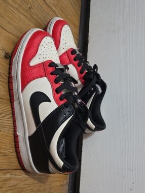 Nike Kids Black, Red & White Low Top Sneakers